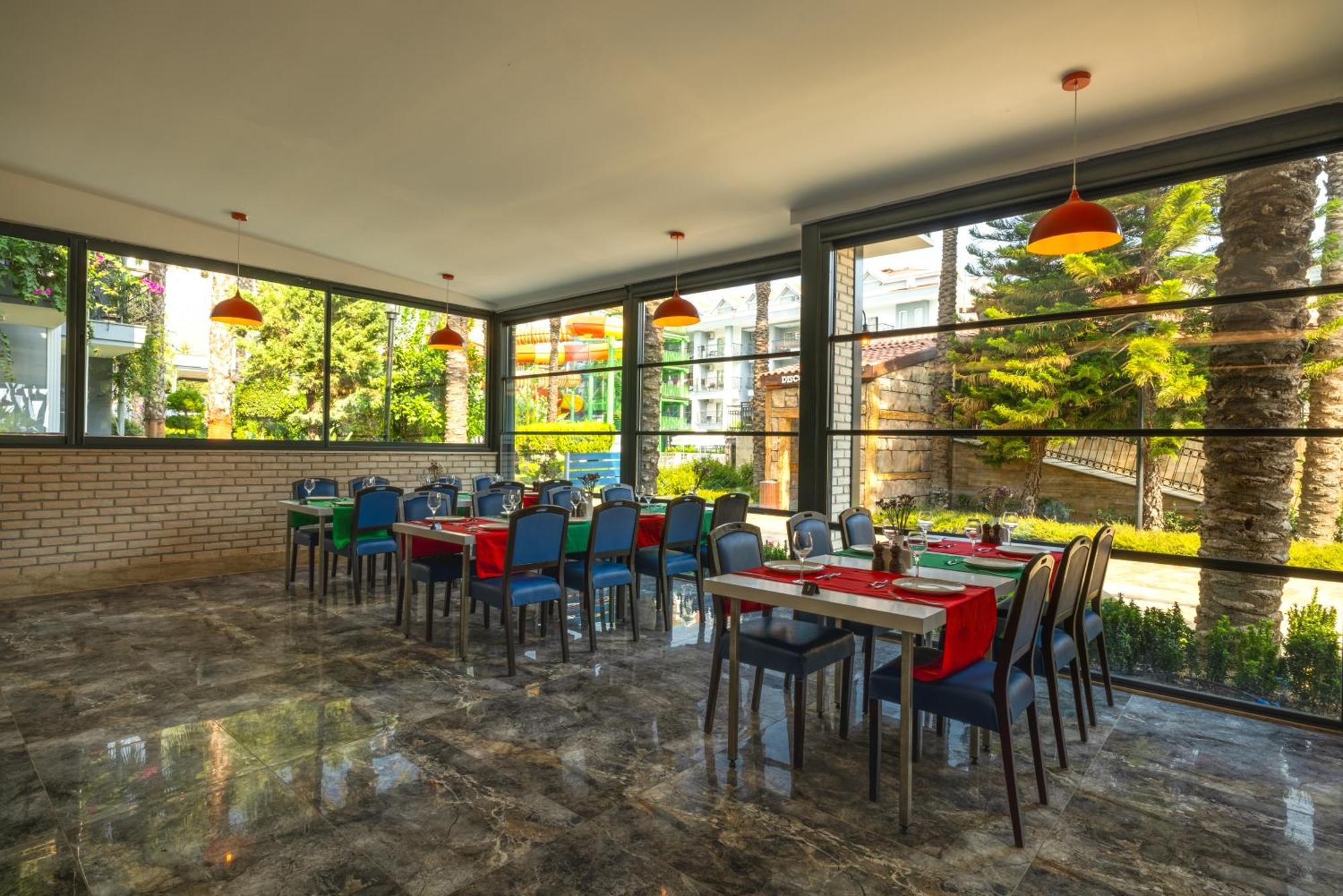 Crystal Aura Beach Resort & Spa Кемер Екстериор снимка